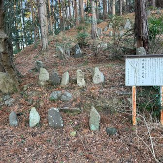 まずは名草山へ
取り付きには庚申塔が林立