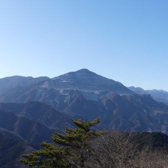 いやぁ、ほんと　奥武蔵の盟主に相応しい　石灰岩採掘以前の姿を見てみたかったな