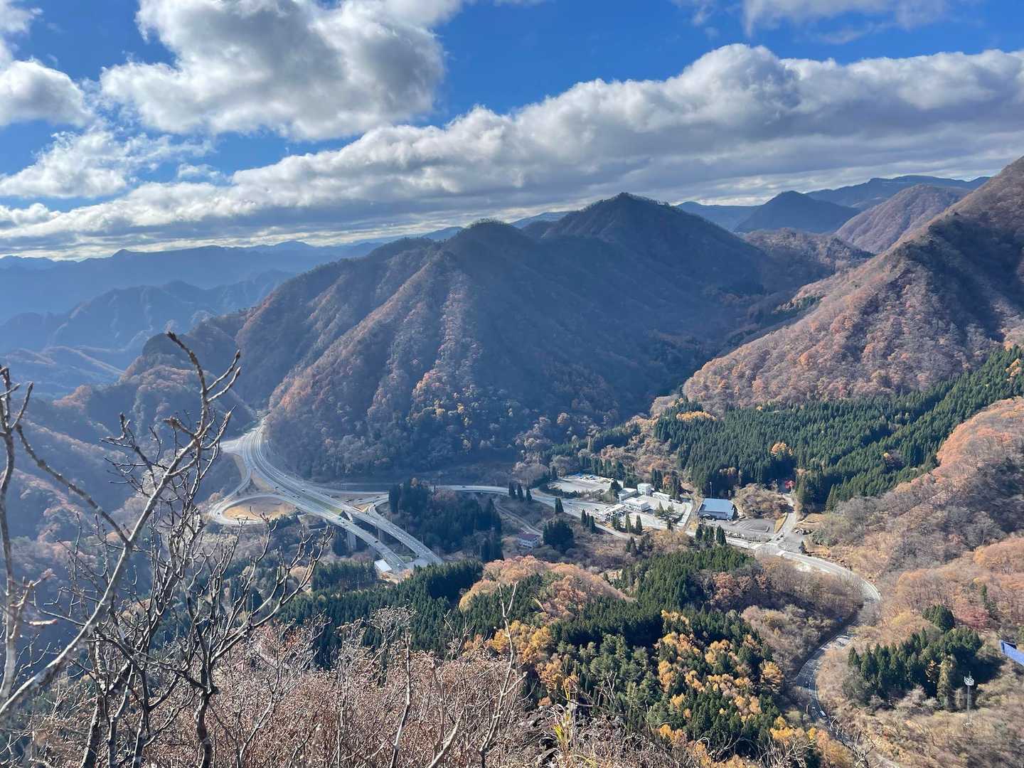 雄岳頂上から
インターがよく見えるね
