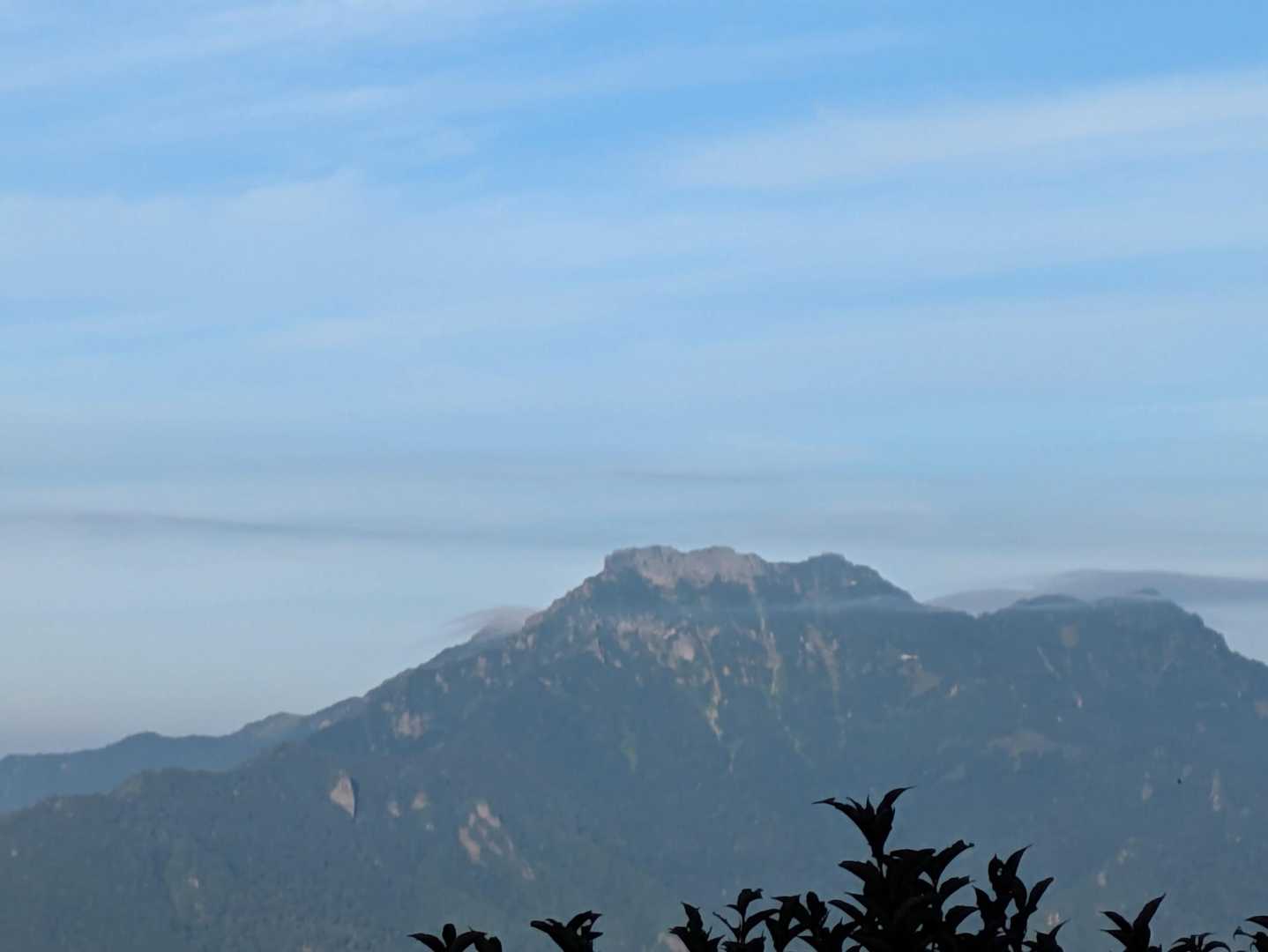 いよいよ瓶ヶ森スタート！！
駐車場から眺める石鎚山！
山頂までしっかりと見えたのはこの時だけでした😵
撮ってて良かった👍