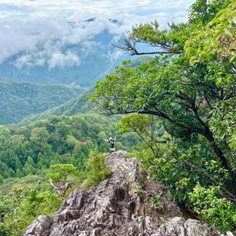 獅子岩は、下りになってる
下に降りたら岩に下にテラスが
あるらしい
いつか降りてみたい