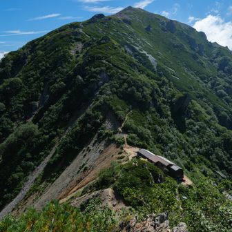 針ノ木小屋までもかなり急な降りなので慎重に