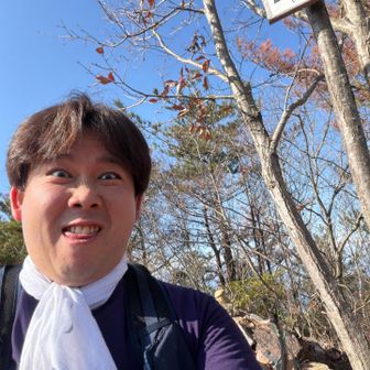 烏帽子岩山山頂で昼食を摂り、エナジーチャージ！
ほらほら、おじさんが1人で嬉しそうでしょ。

ここからはアイゼン尾根ルートで下山開始…