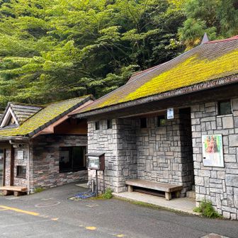 荒川登山口トイレ棟
ウォシュレット完備
自販機なし
