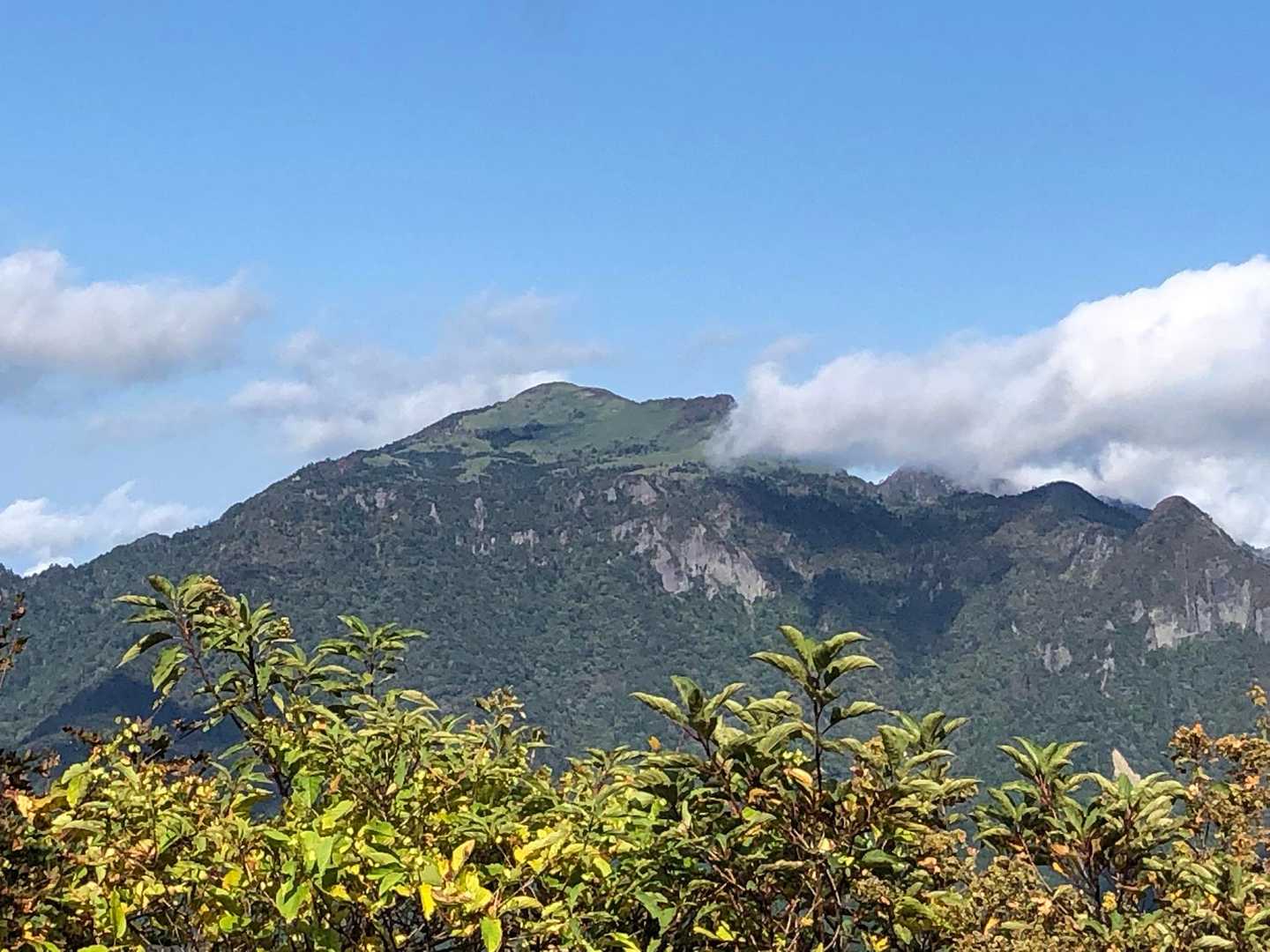 国民宿舎まで戻って
やっと瓶ヶ森から雲が離れた
それにしても、下山もしんどかったなー(笑)