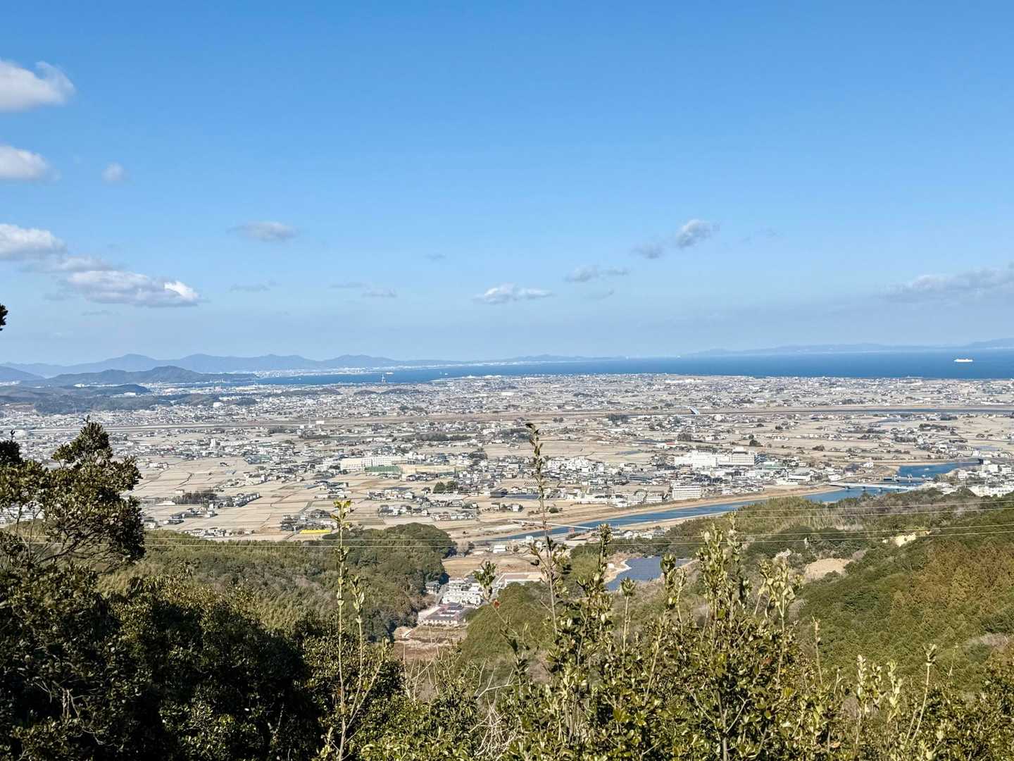 癒される景色

都会の混雑した景色もいいけど
田舎の土地が見える景色もいいなぁ☺️