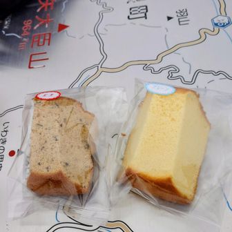さっきの展望台で休憩しよう
周辺の地図が書かれたテーブルでゆっくり😄
みゅちゃんがシフォンケーキ持ってきてくれました😋
いろいろありがとうね✨