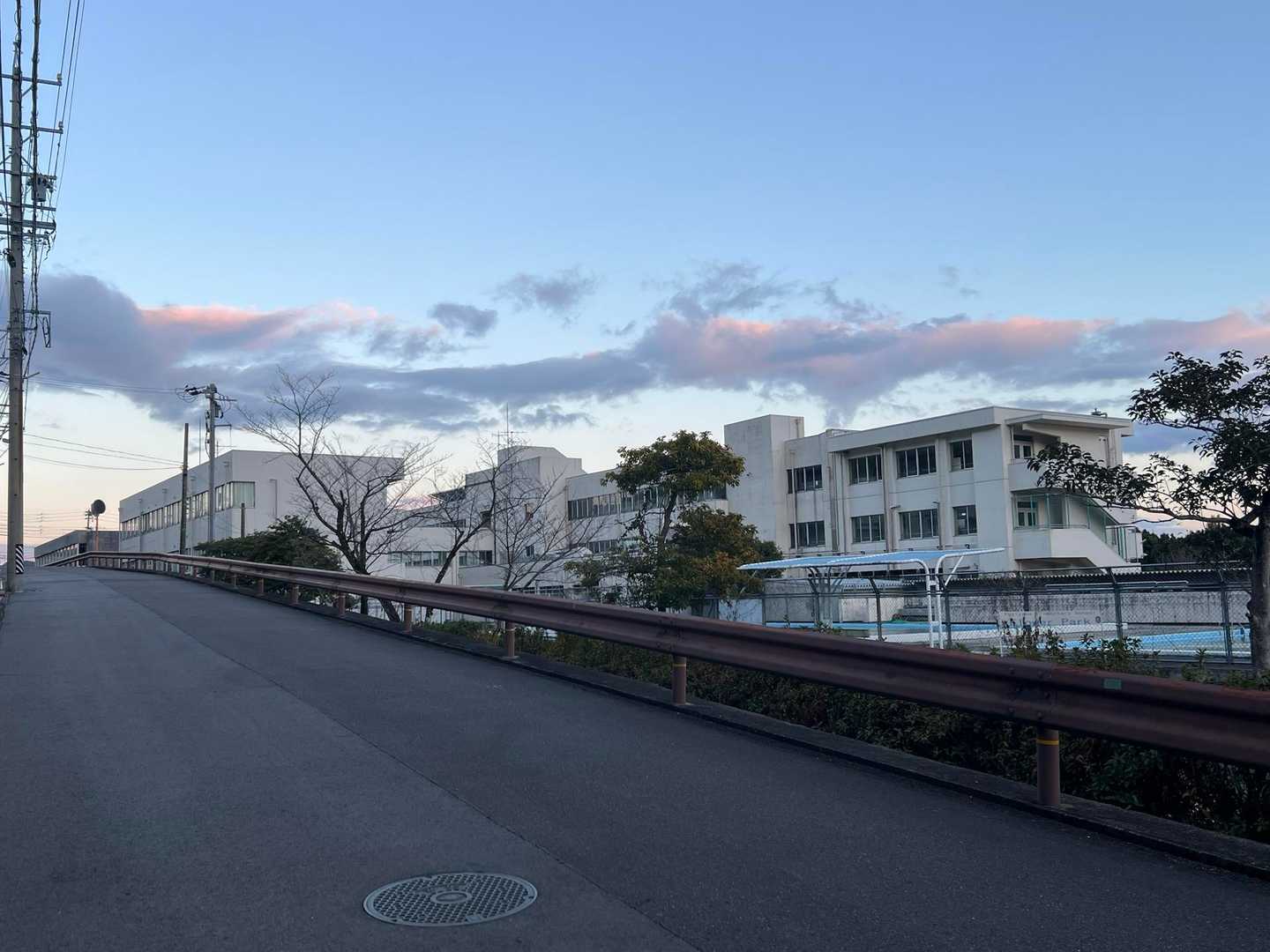 団地内道路を車を停めた東登山道入口まで歩いて終了