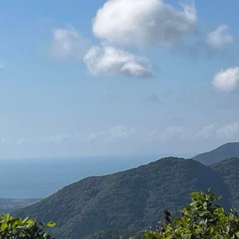 沖ノ島✨
今日は見えましたよ〜😆🙌🙏✨

写真にも薄っすら写ってるんですよ♪
分かりにくいけど〜😅