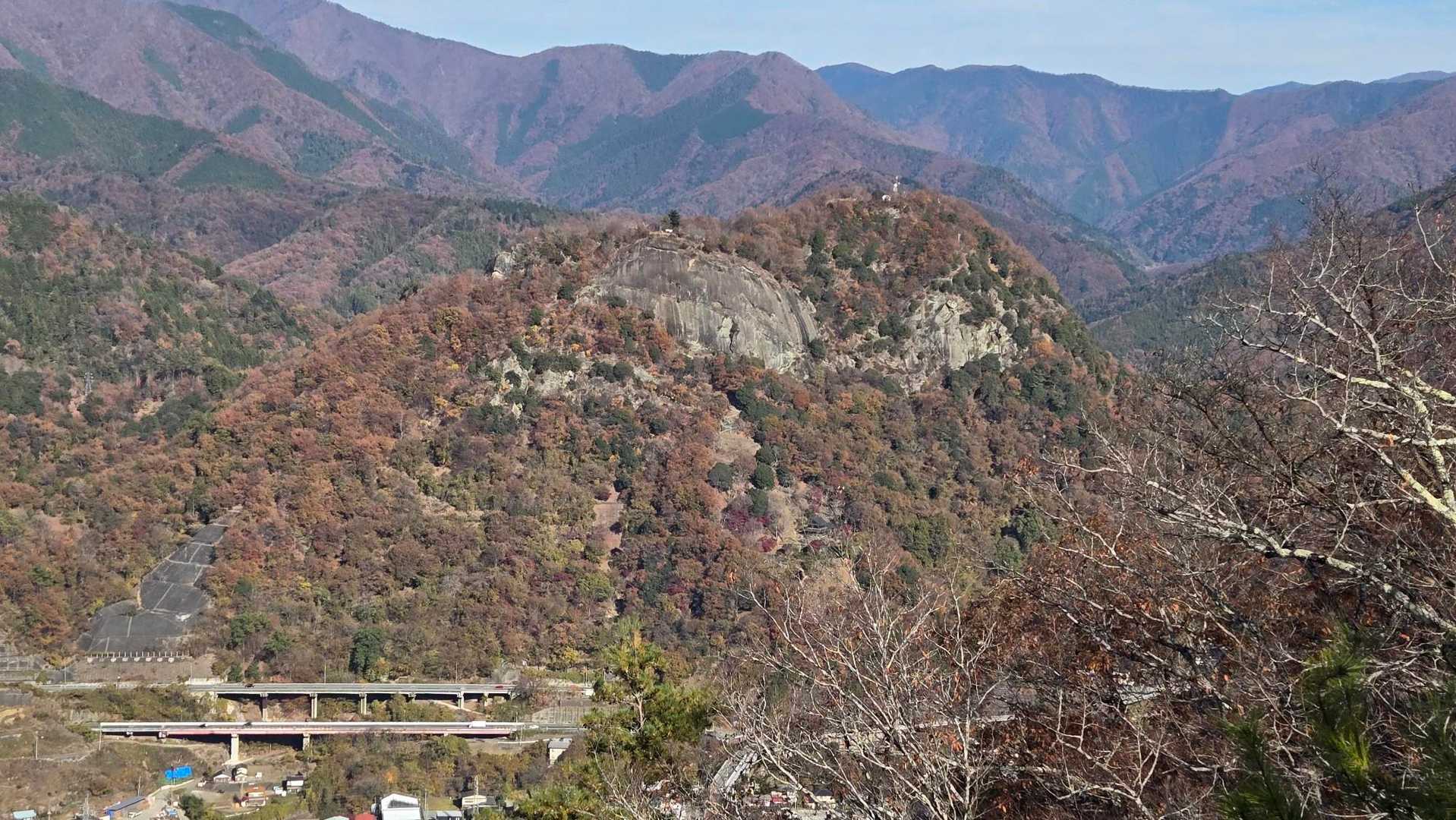 岩殿山もまる見え