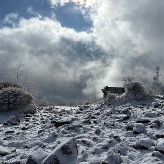 ラーメンが出来る頃晴れて来たよ！
写真撮らないとガスってしまうけど
ラーメンのびちゃう。
