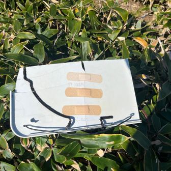 『落禿』まで降りてきて
割れた看板をどうにかできないかな〜と考えた末
絆創膏で手当て🏥