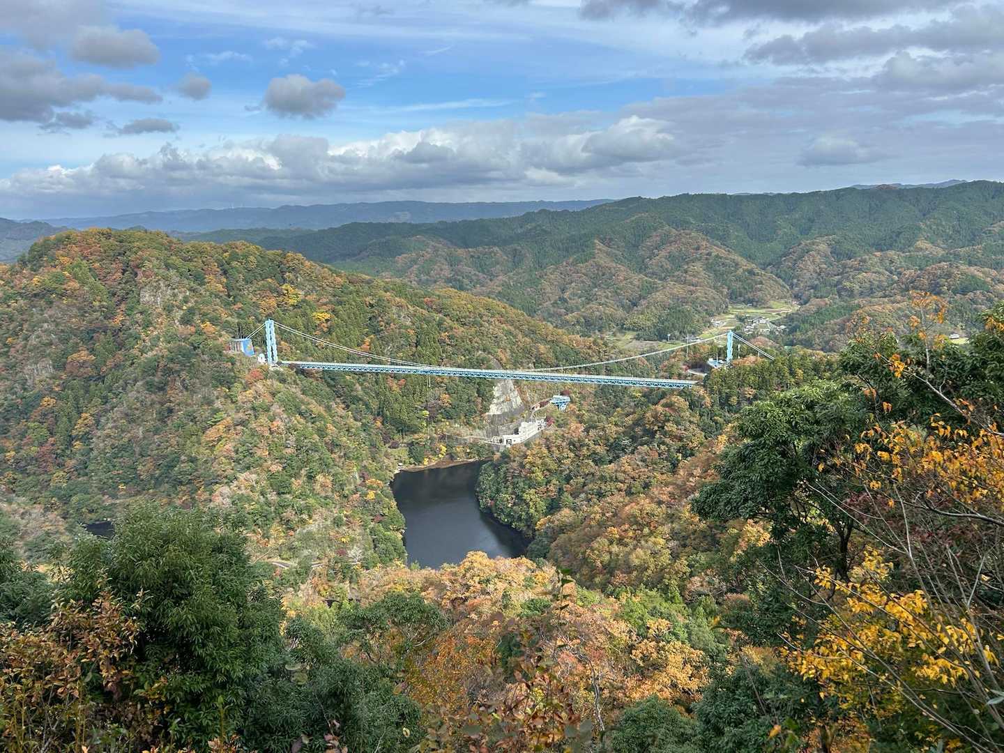 竜神峡大橋と紅葉🍁
バンジージャンプの大声がハッキリと聞こえてきましたよ〜😆