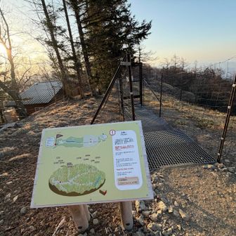 冬季閉鎖中ですが、富士山が臨めるテン場なんですね！