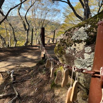 足型の願い事書くやつ。あ、絵馬か笑