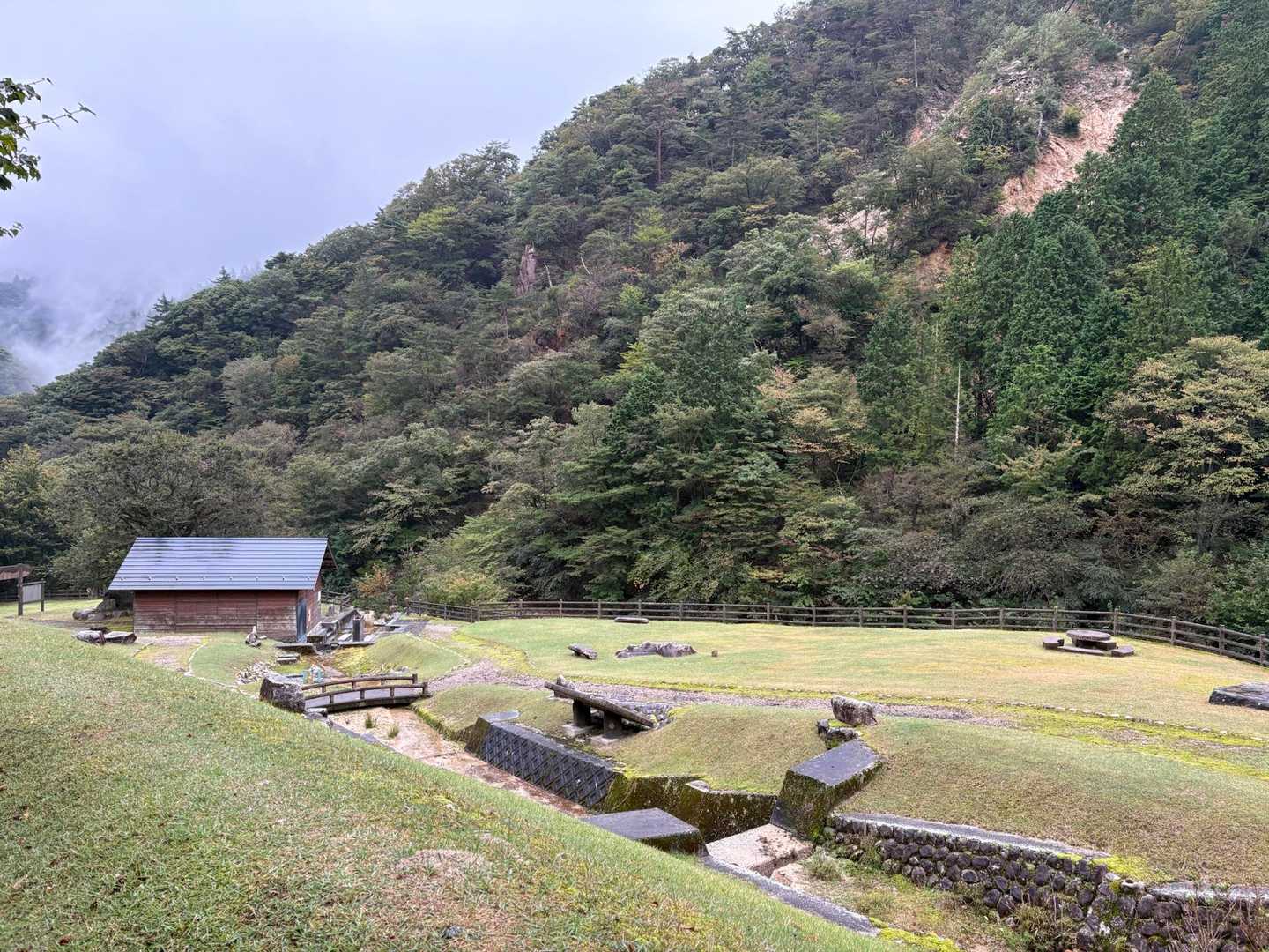 朝明登山口-中峠-お金峠-高岩-ワサビ峠-クラシ-イブネ- 周回コースの写真