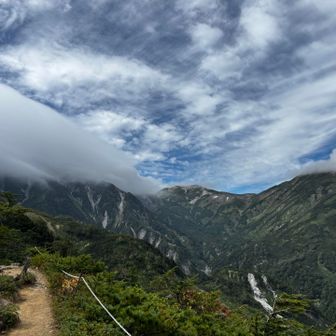 小蓮華には滝雲が。
