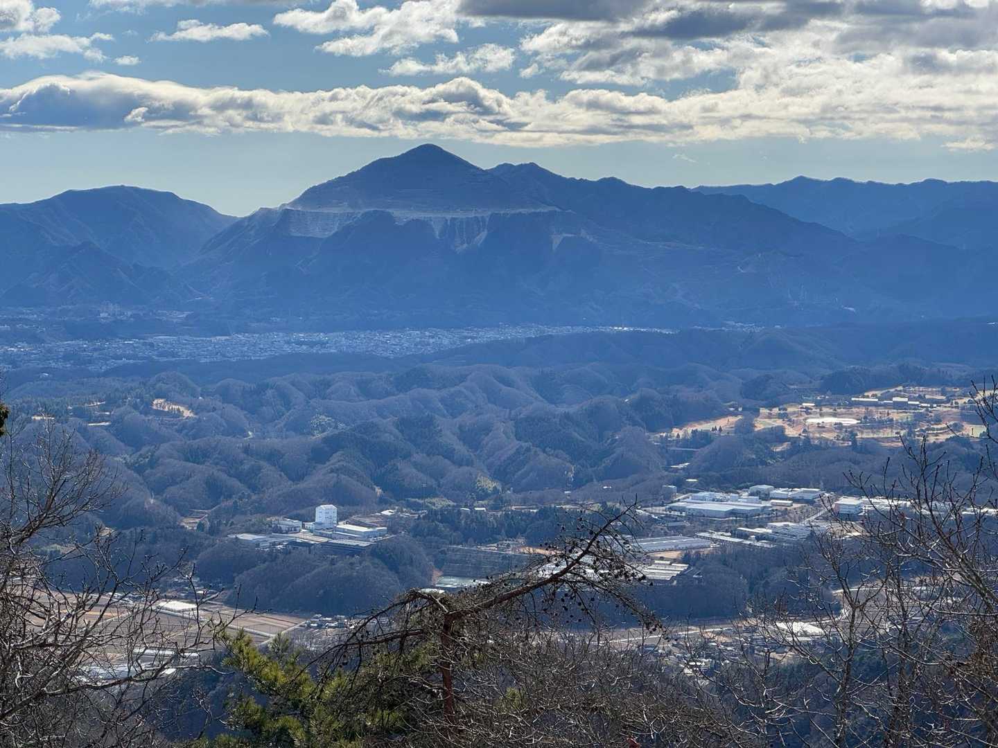 武蔵展望台からの武甲山⛰️
どーん！