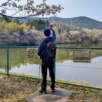 長尾池でヤマッパーのコマサさんに声を掛けられました🤗
中継所のカタクリや風越峠のキスミレが綺麗に咲いていたとの情報有り難うございました🐒
久し振りに逢いました
又、山で出会えるのを楽しみにしてます🤗