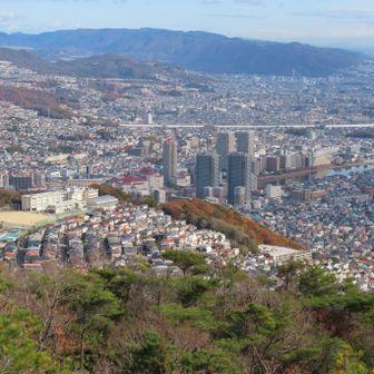 東観峰から宝塚の眺め