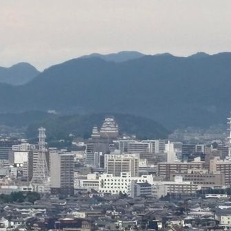 姫路城です。
雨もあがったようです。