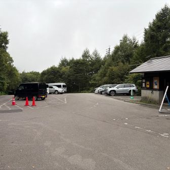やっぱり駐車場はガラガラ。