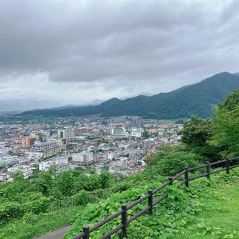 雨雲レーダーでは10時から雨なので、
山頂広場からスタート