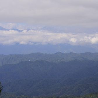 お隣の五竜岳も見えてきた。