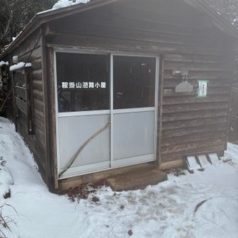 駐車場には結構🚗あったのに山頂には誰もいなく、小屋にも誰もいない
皆さんどこ行った❓😅