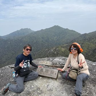 でもここ、めちゃいいとこやん！
標高：1,831m
360度ビュー

宮之浦岳・永田岳・黒味岳の屋久島三岳　踏破です！