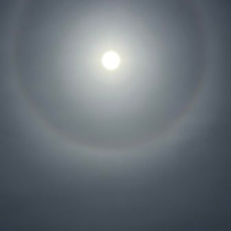 月輪を見た。４日目は天気が荒れると思った。

４日目の飯豊本山はやめた。