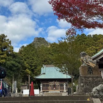 平群天神社と本日のお山 伊予ヶ岳が望めます