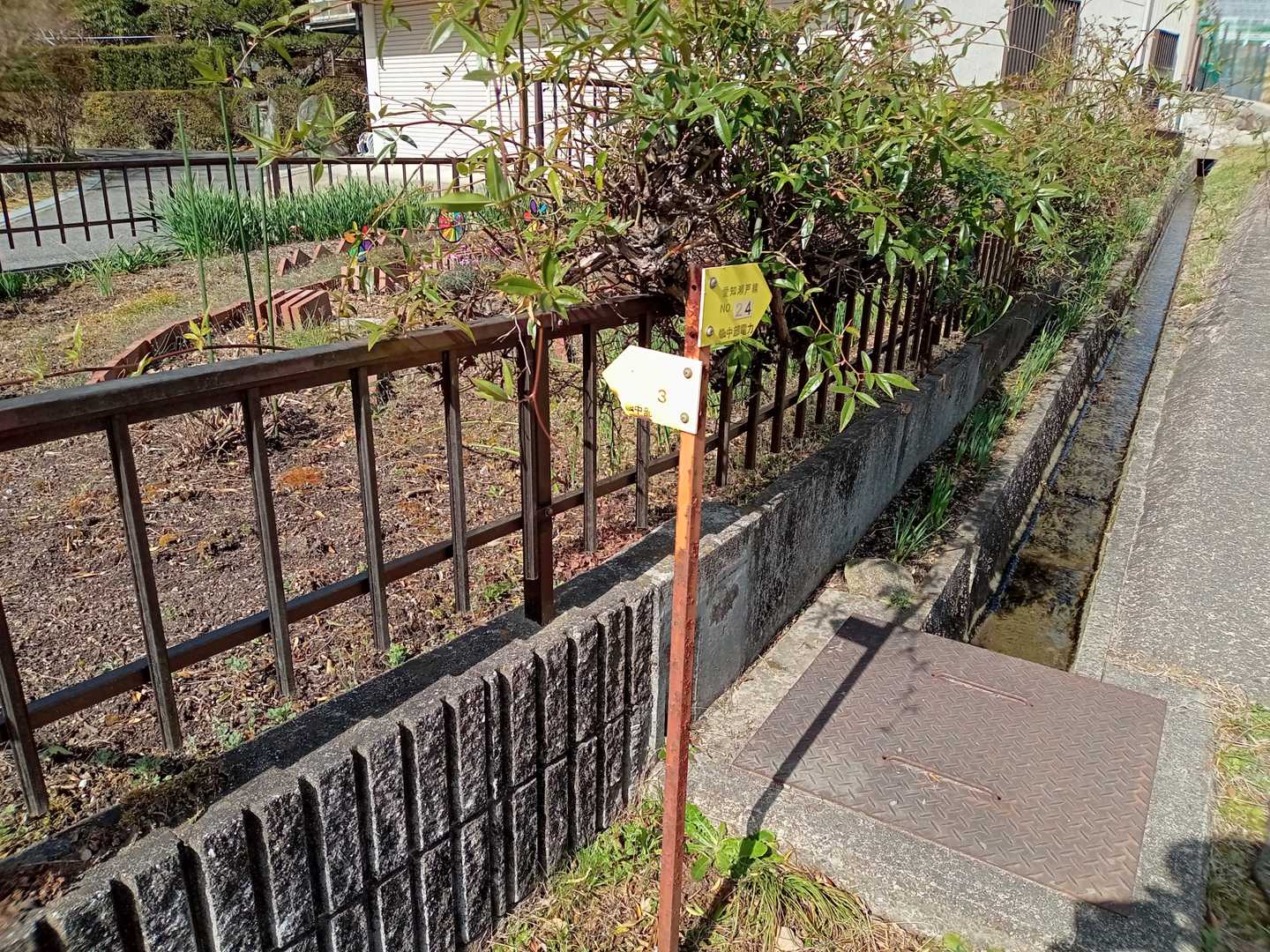 住宅街ですが中電巡視路なのかな😅