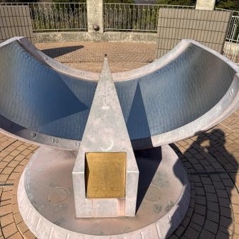 精密標準時日時計、とな⁈
かなり精度の高いものだそうで