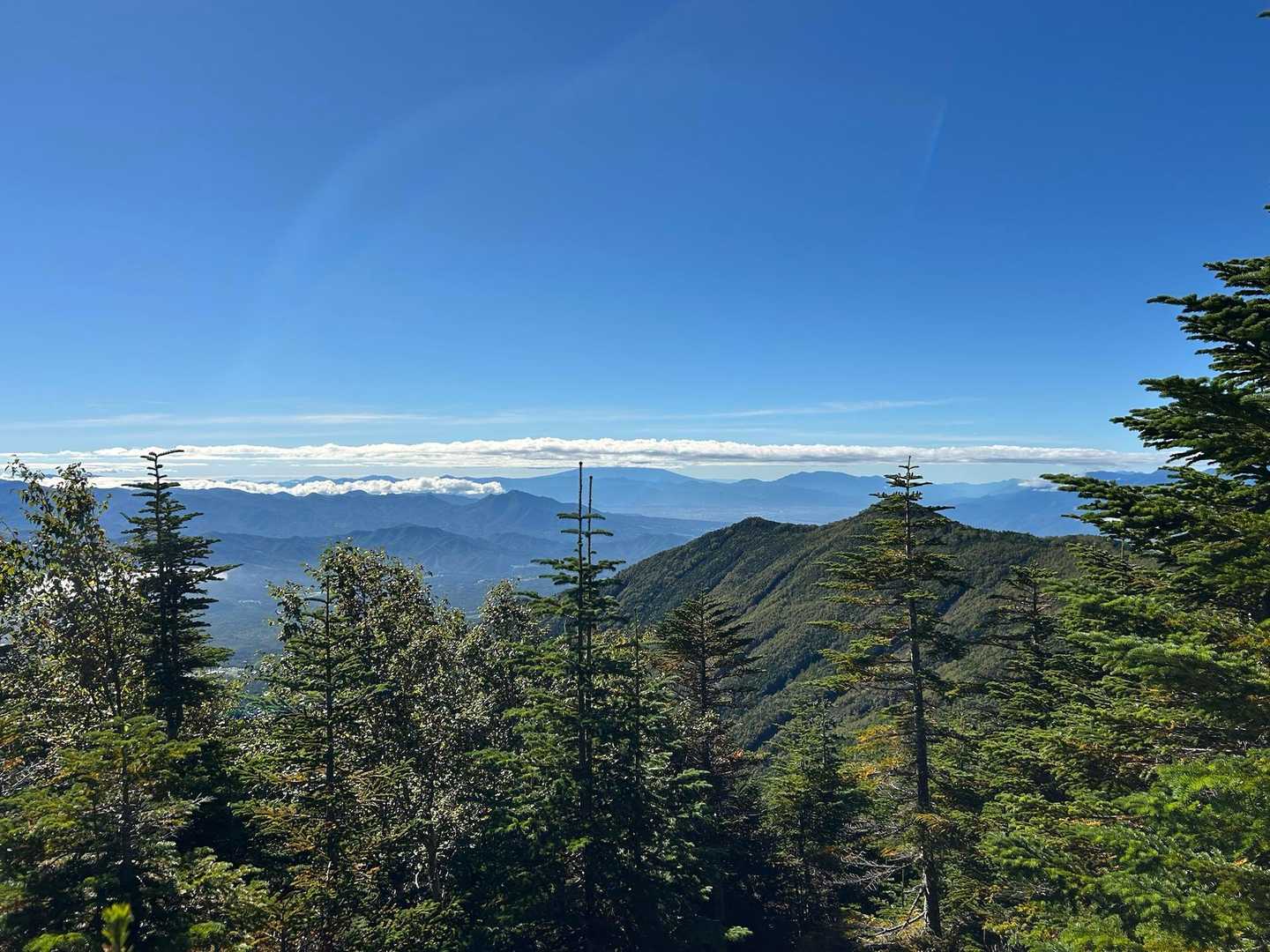 富士山には雲がかかったまま。