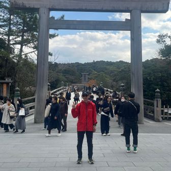 宇治橋の前で
近くにいたお姉さんに撮ってもらいました📸