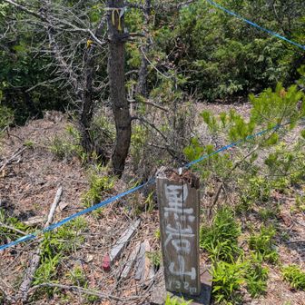 急登を登り切り、黒岩山