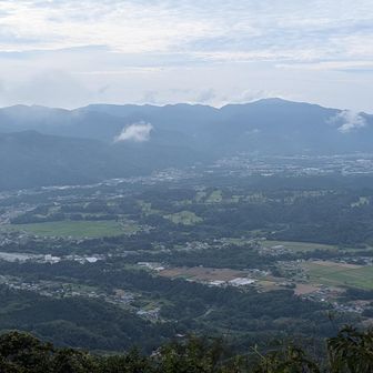 山頂からの眺望
登ったときはガスってましたが、少し経つとちょっと晴れました☀