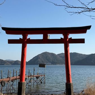 下山した所に厳島神社