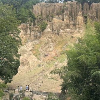 土柱正面へ向かう