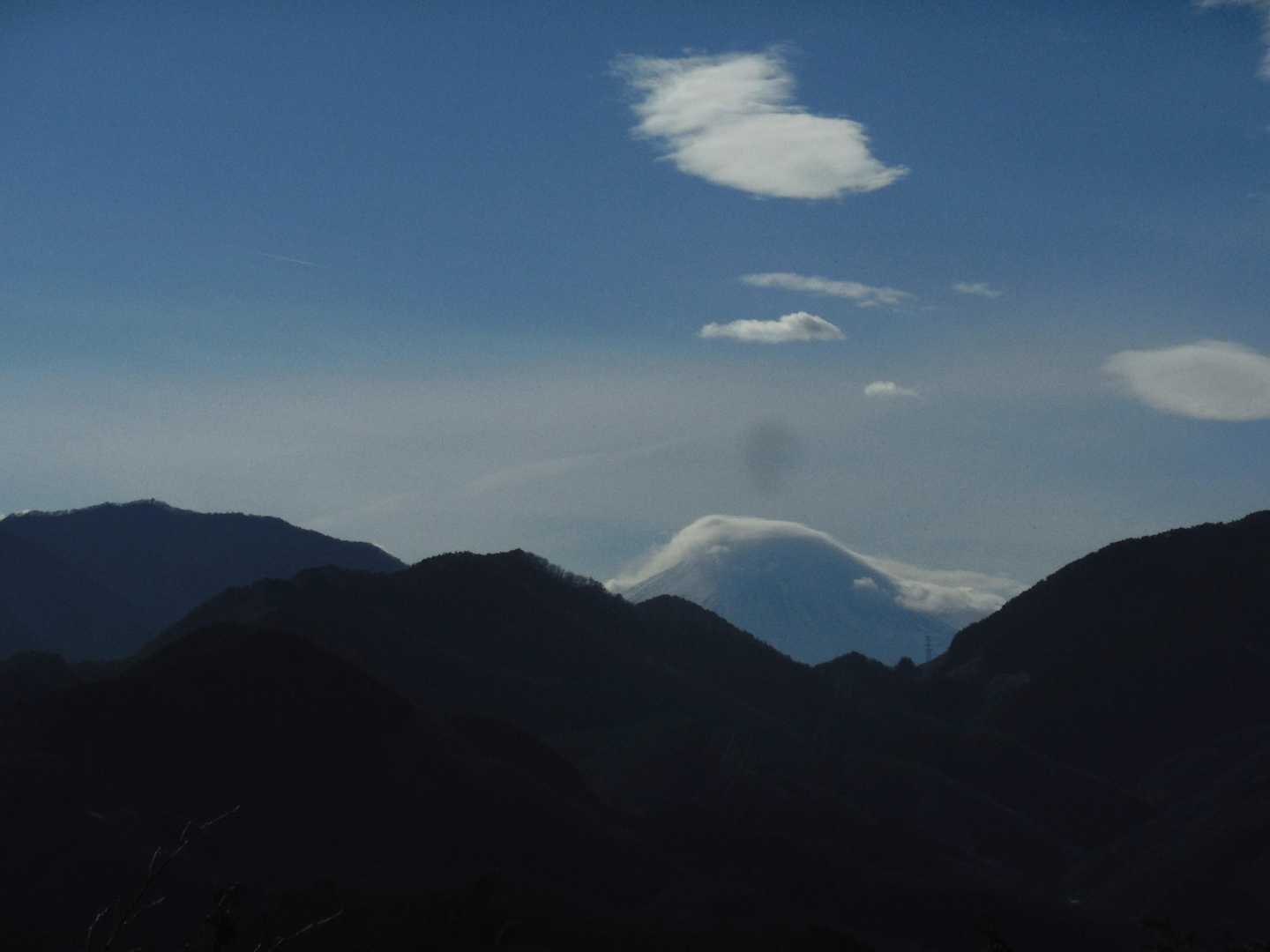 🗻にどんどん雲が覆いかぶさっていく
さ～戻りますよ