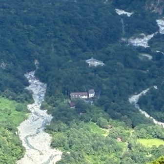 馬場島荘を遠くに望みます