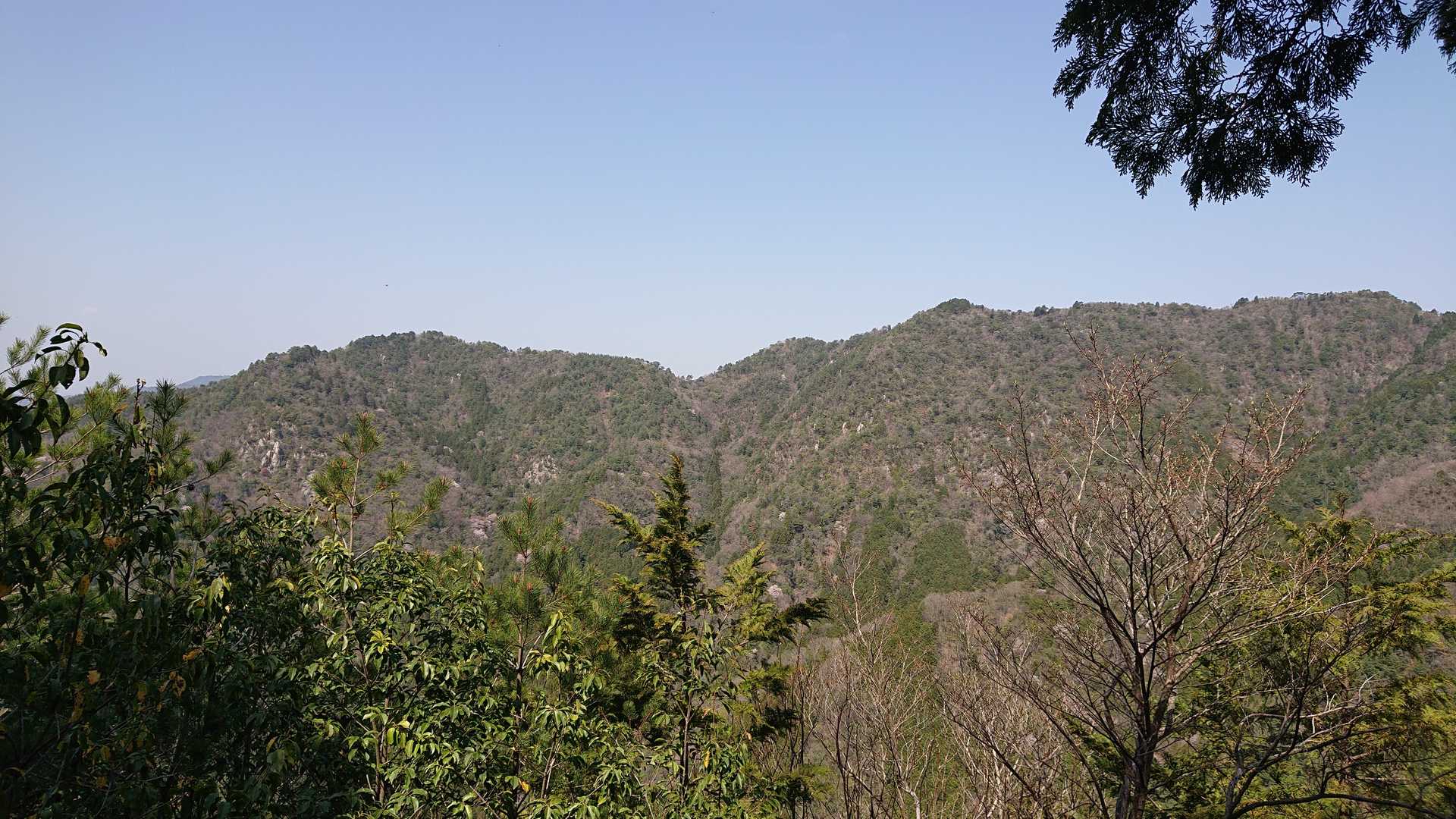 歩いた山並みが見えますね❗