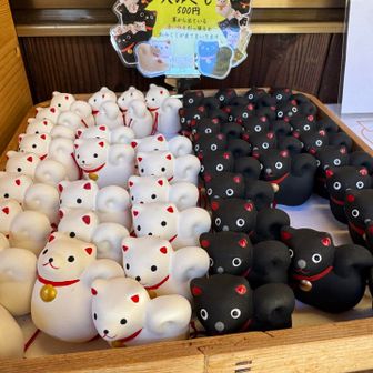 犬神様を祀っている様で