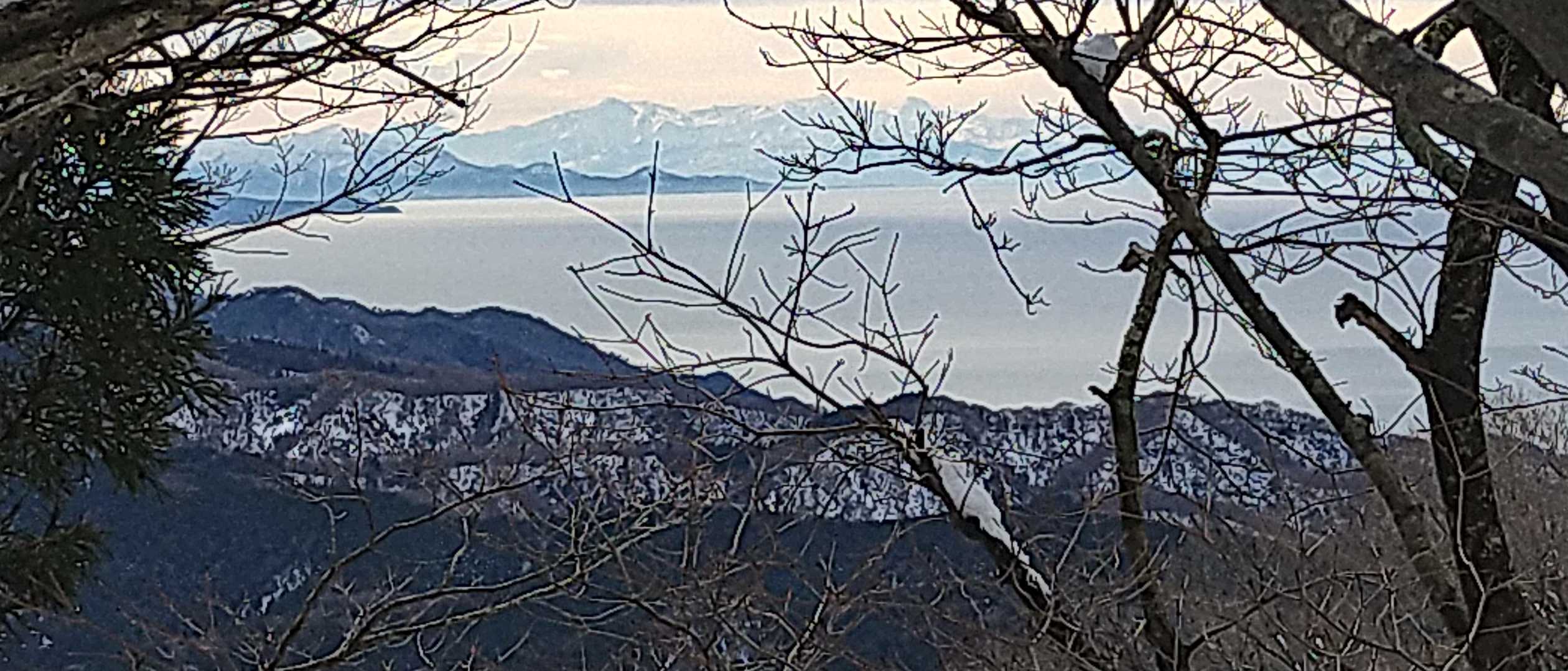 登山道から日本海と頸城三山