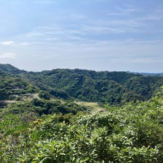 97、小鋸山へ㊱
チバンドキャニオンその1。右奥に牽引型のキャンピングカーがあるけど入れるの？