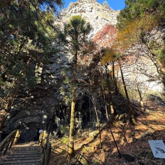 屏風岩、かなり大きいです