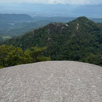 羅漢寺山の丸い石の上は、怖い😱