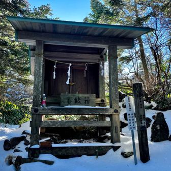 恵那神社の祠です。ナムナム🙏