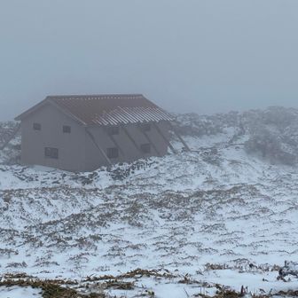 昼食🥪を終えて
ヒュッテ🛖を撮りに外へ🖐️